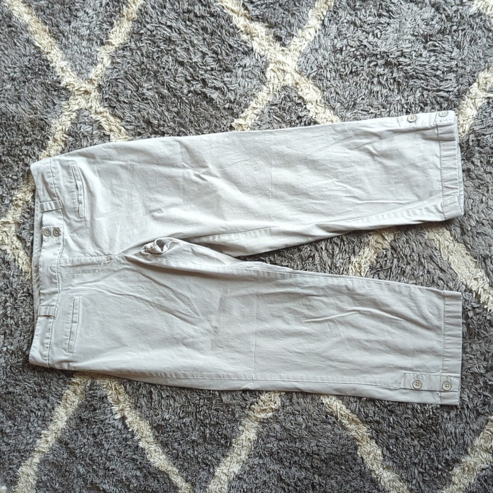 Loft Curvy Top Capri Size Women's 6 in Light Grey